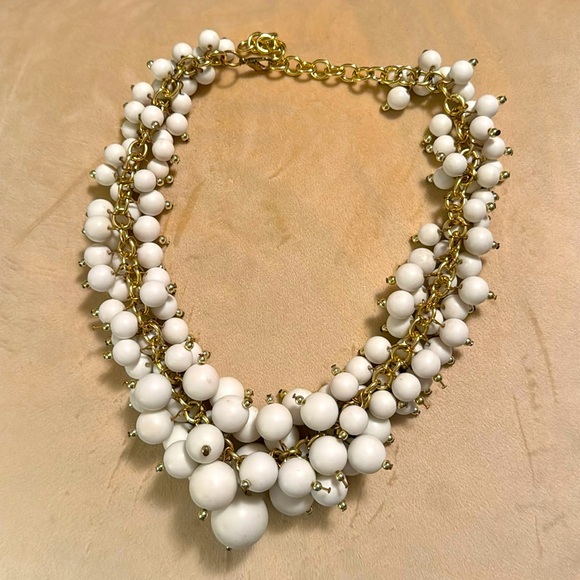 Trifari Beaded White Chunky Necklace - Picture 1 of 3